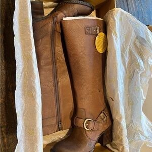Brand new with tags, Born, Natasha, Canoe Brown Boots, Size 6